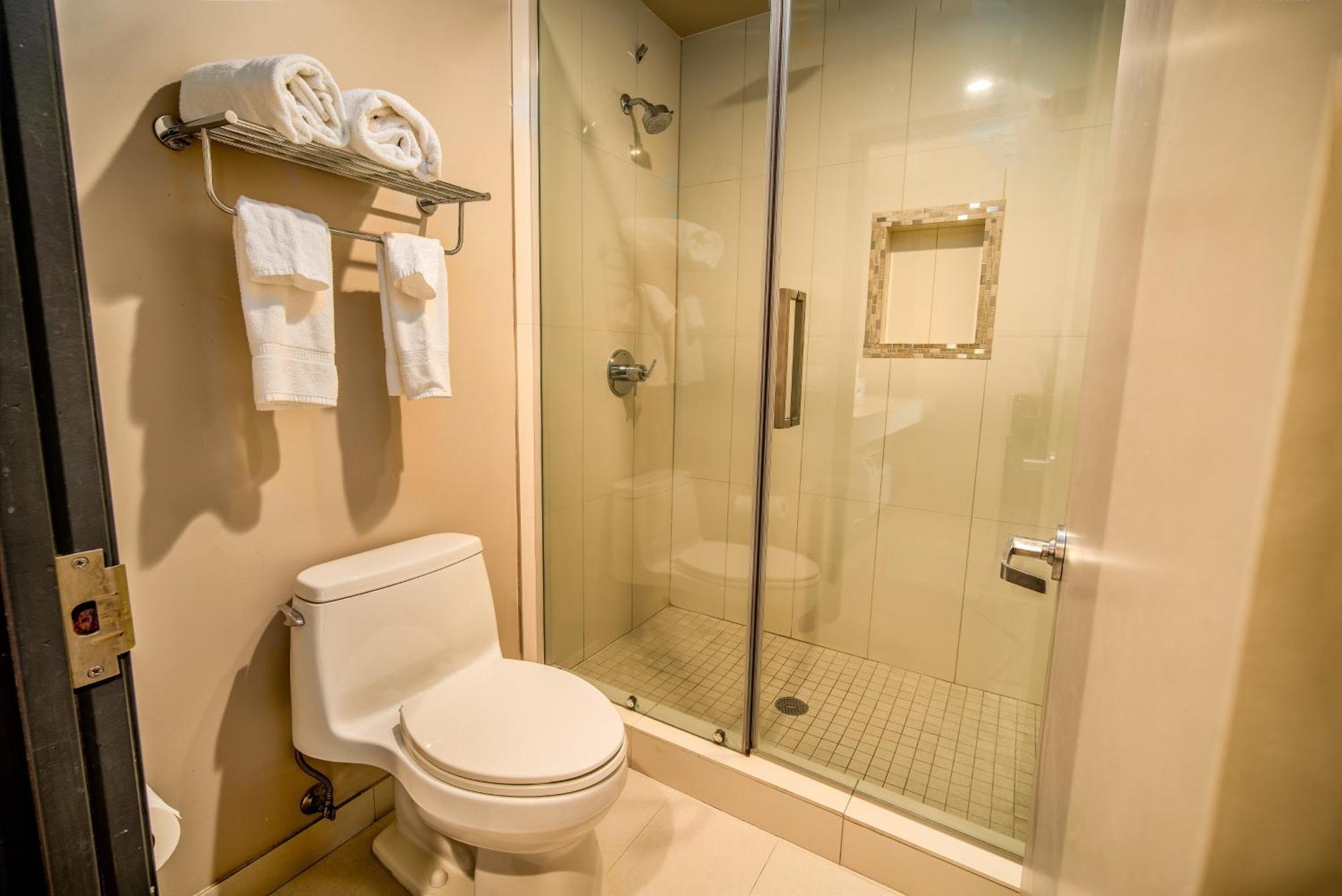 Deluxe King Room with Sea View,766385830:JPEG