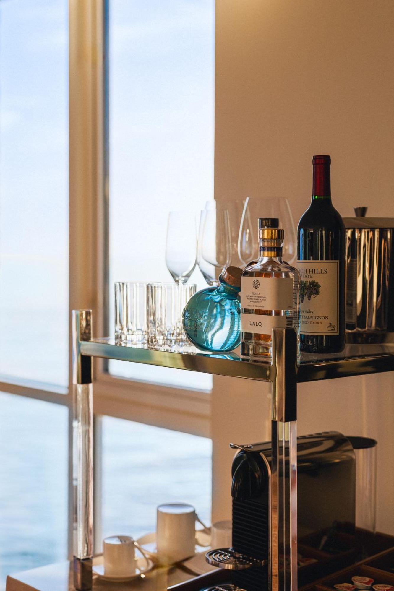 Premium Oceanfront King Corner Studio