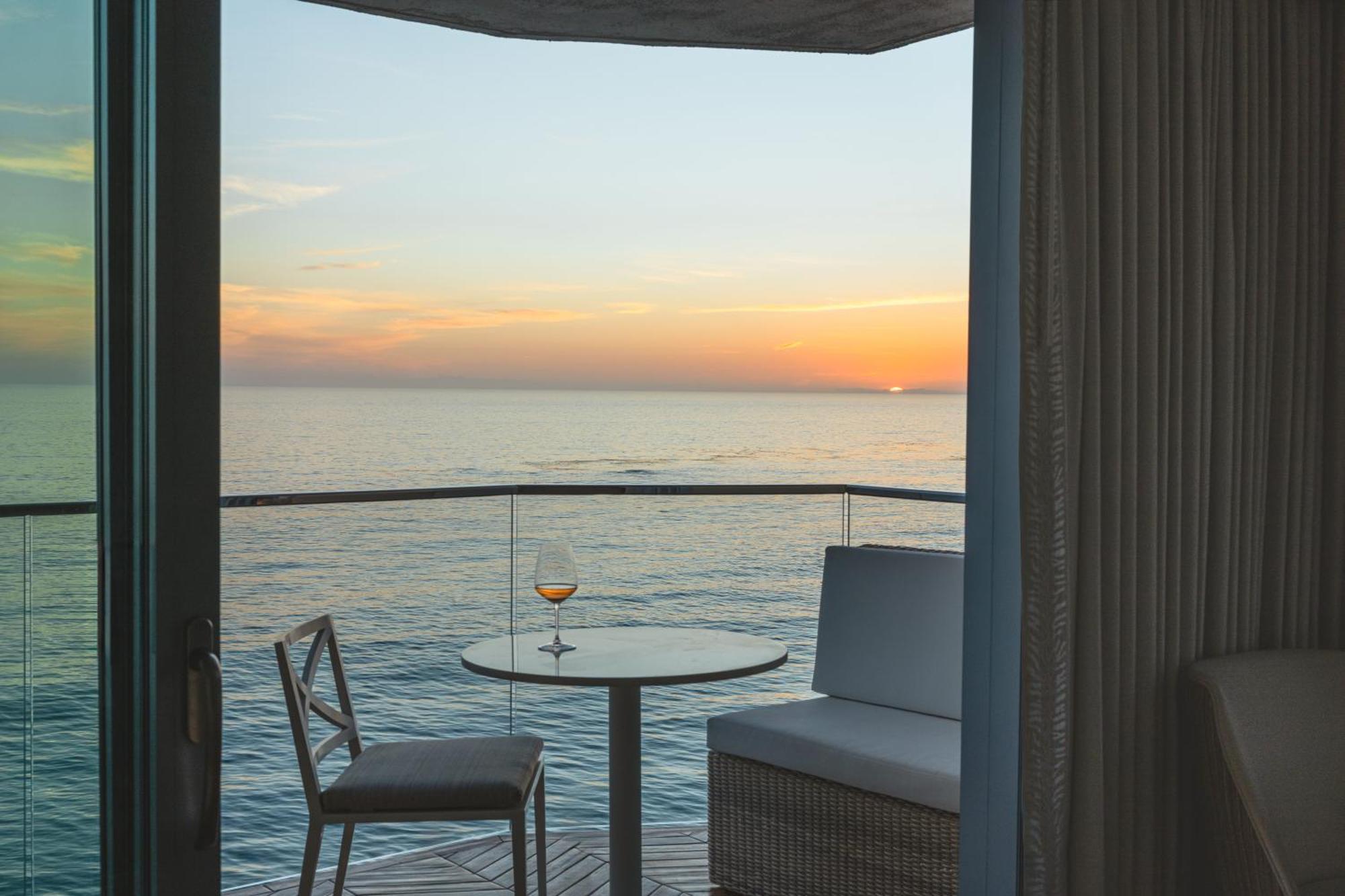 Premium Oceanfront King Corner Studio