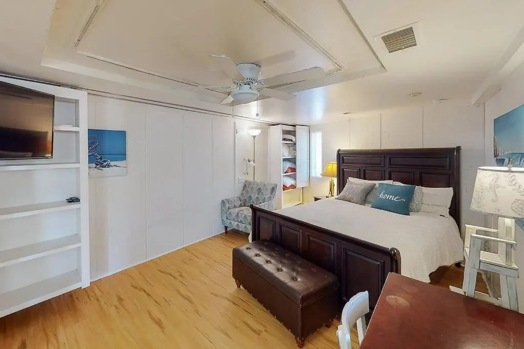 Charming Beach Studio, 2 Blocks From The Sand-1