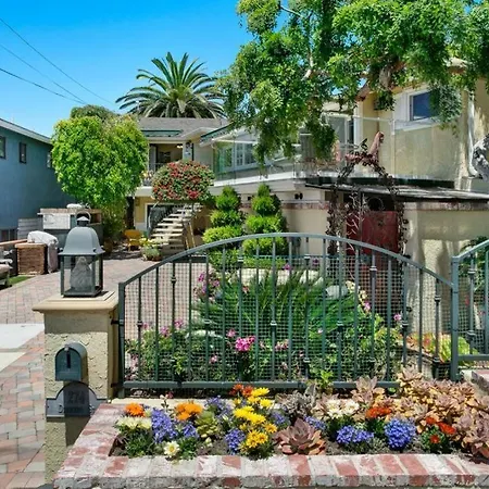 Charming Beach Studio, 2 Blocks From The Sand-3